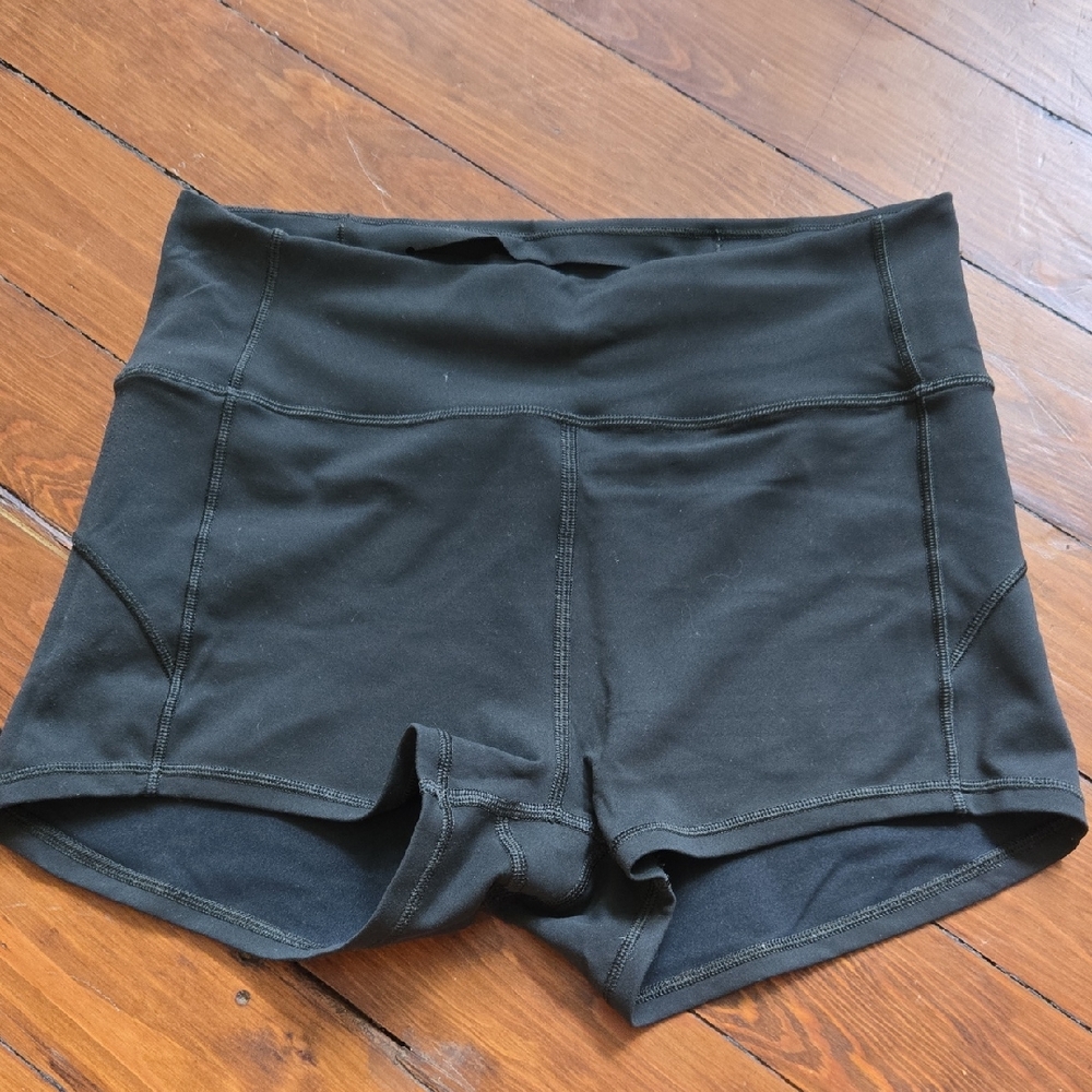 8 Lulu Align Olive Grey Shorts